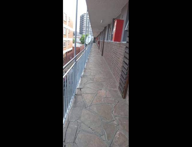 1 BEDROOM APARTMENT FOR SALE IN KEMPTON PARK CENTRAL